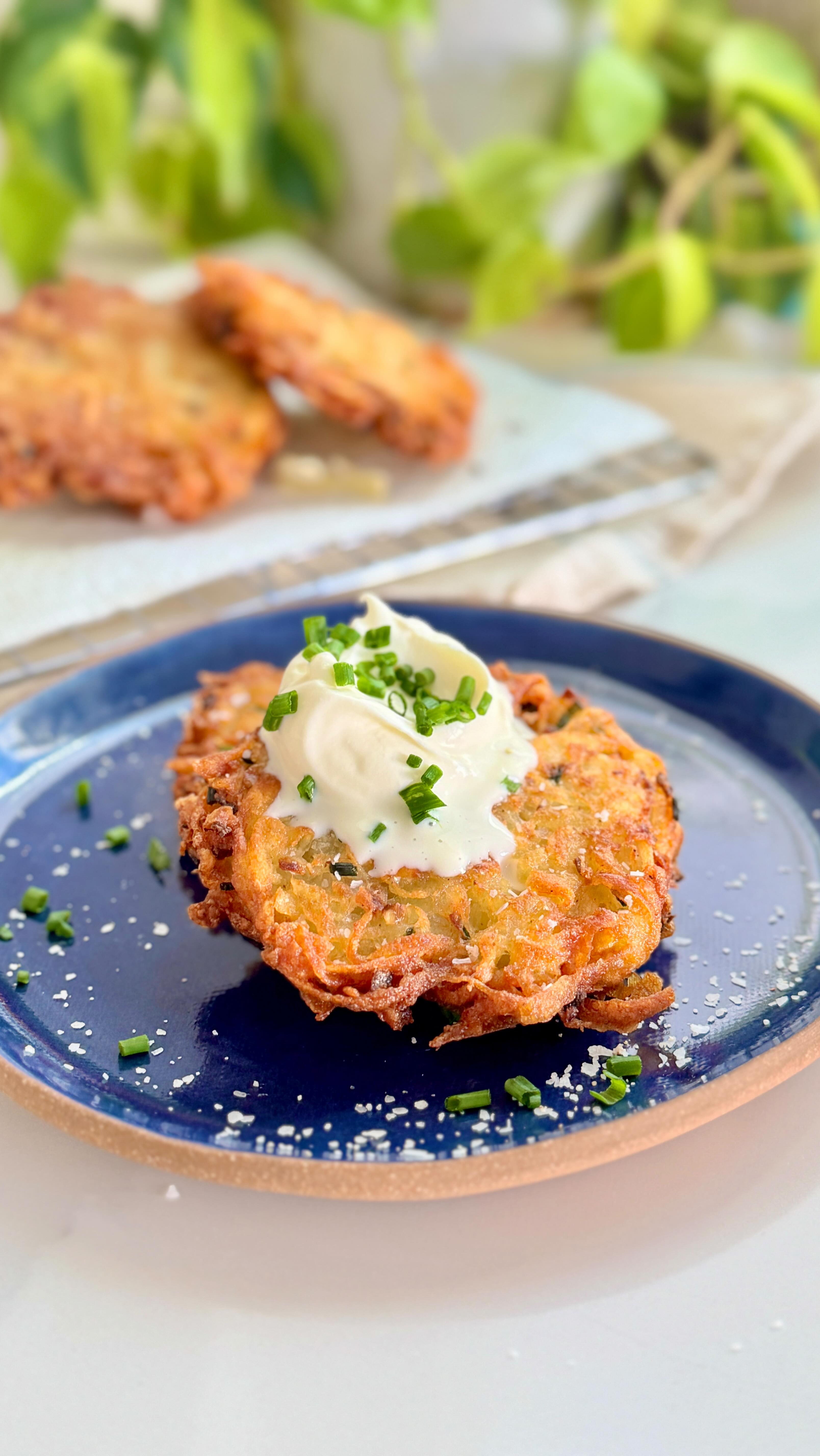 On our @foodsocial.io Live show today - we made LATKES with Matt of @glassofweinstein - not only did we have so much fun & laughed plenty…our taste buds were so happy & I learned so much about Hanukkah!
.
Love & Light friends—Happy Hanukkah to all who celebrate! 💙
.
Comment: RECIPE  If you’d like Matt’s recipe for these GOLDEN, DELICIOUS LATKES sent to your DM’s…Otherwise, follow that link in bio!
.
https://foodsocial.io/recipe/potato-latkes-gluten-free/
@billstaley
