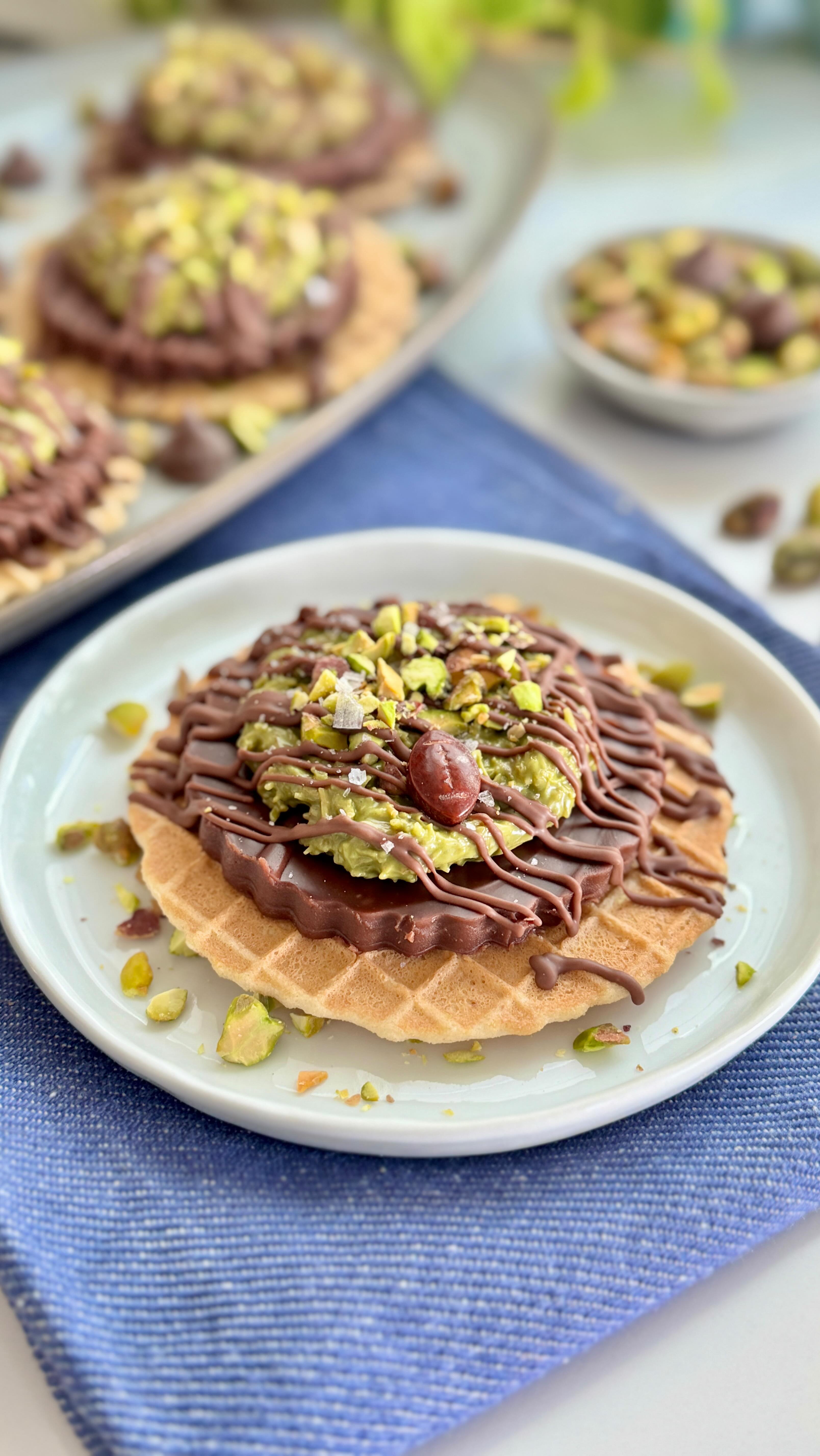Dubai chocolate-y things - still obsessed over here & these hit that “need some chocolate-y COMFORT FOOD spot! 💚🤎
.
My PALEO WAFFLE CONE recipe in “wafer” form
...a fudge disc, made with chocolate corn milk & pistachio cream n’ shredded phyllo. Flavors, textures & beyond delicious!
.
My oh my, these are rich & decadent! Prepare these for your next game day gathering or brunch & delight your guests!!
.
Comment: RECIPE for a link to all the scrumptious details over on @foodsocial.io or follow that link in bio!

https://foodsocial.io/recipe/dubai-waffle-cone-wafers/
@maizlyforall @ottosnaturals @amsalt.co @peppertuxfarms