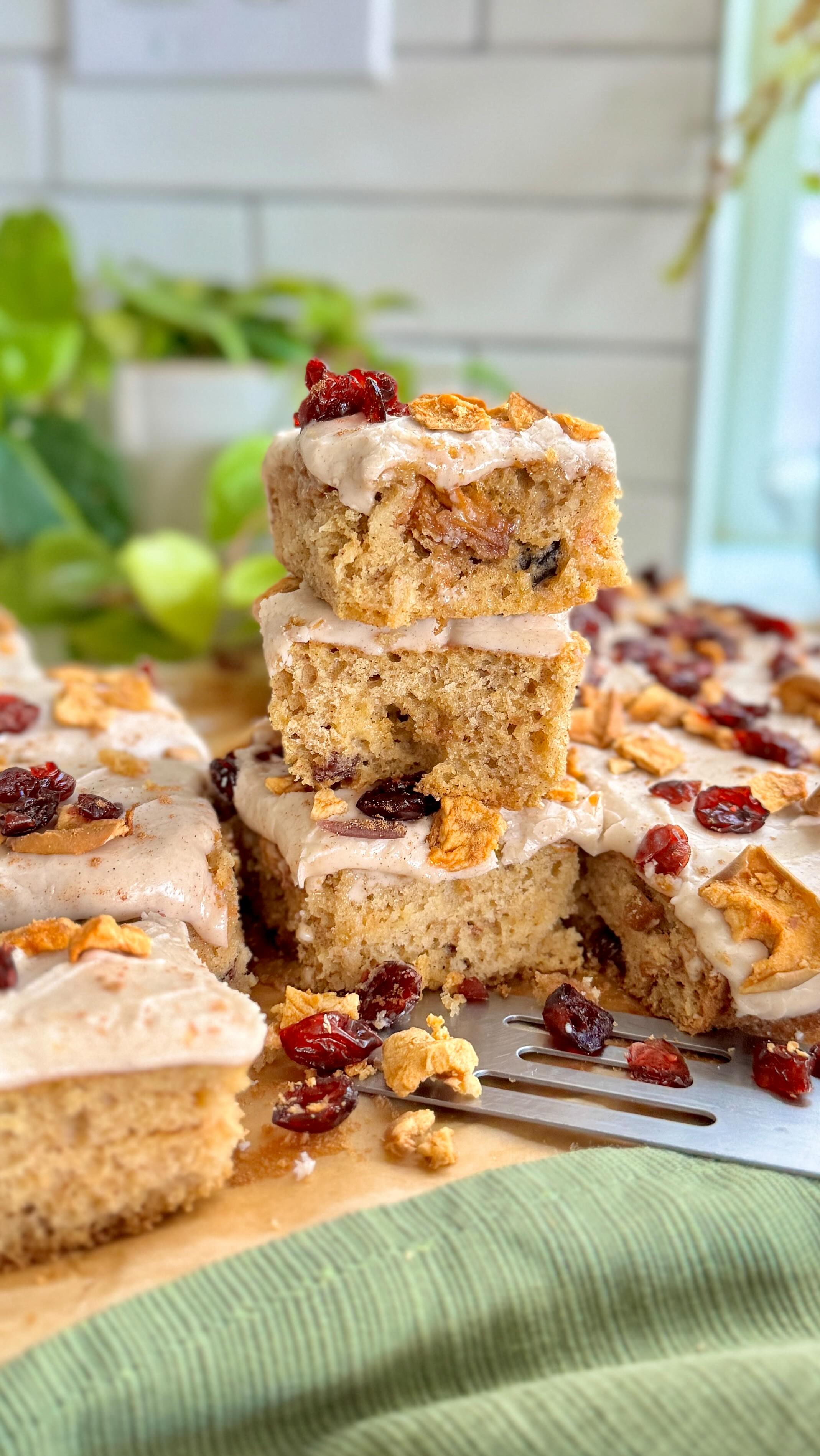 🍎 Easy “Fall” forward snack cake - yes please! CRAN-APPLE goodness, that you bake in a quarter size sheet pan! Easy peasy!!!
.
Warm spices, dried apple n’ cranberries are such a great combo! I’ve got paleo, gluten free & dairy free details for you as well!
.
Comment: CAKE for a direct link with all the details or check out that link in bio!

https://foodsocial.io/recipe/cran-apple-snack-cake/

@foodsocial.io @maizlyforall @primalpalate @lehimills @amsalt.co @baresnacks 

#backporchpaleo #comfortfood #FoodSocial #maizly #fallfood #apple