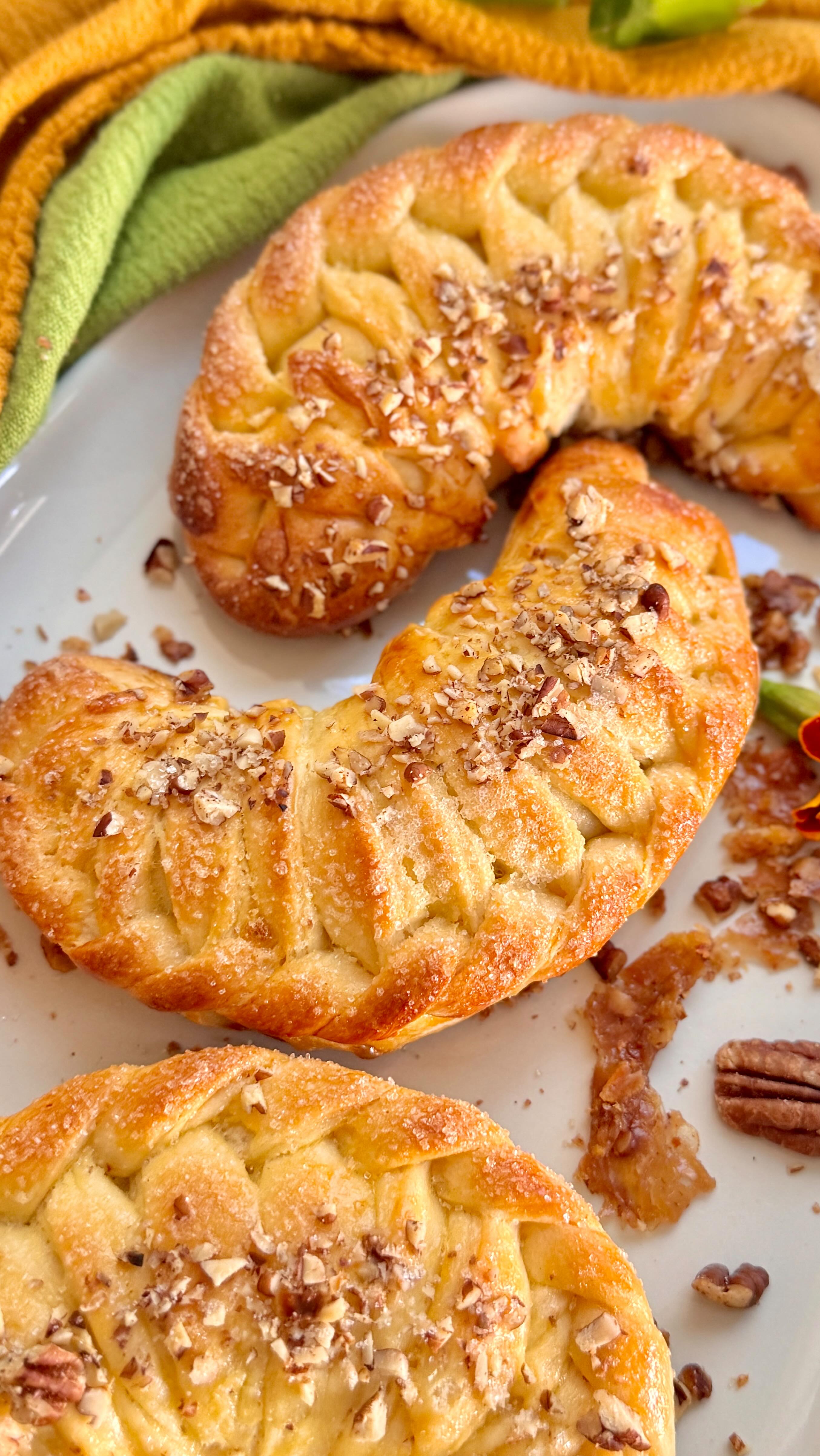 TWISTED PECAN PIE ROLLS - in the event you missed this recipe originally (I see you IG) & want something like pecan pie, but also want a new take on it!
.
The flavors of pecan pie...but baked inside golden, twisted bread— that lil’ kiss of chopped pecans + a sprinkle of sugar up on top, so yummy!
.
I’ve got step by step pics shown over the recipe + g/f & dairy free options!
.
Comment: RECIPE for a link to the recipe with all the details over at @foodsocial.io ❣️

https://foodsocial.io/recipe/twisted-pecan-pie-rolls/

@maizlyforall @larkellenfarm @lehimills @amsalt.co