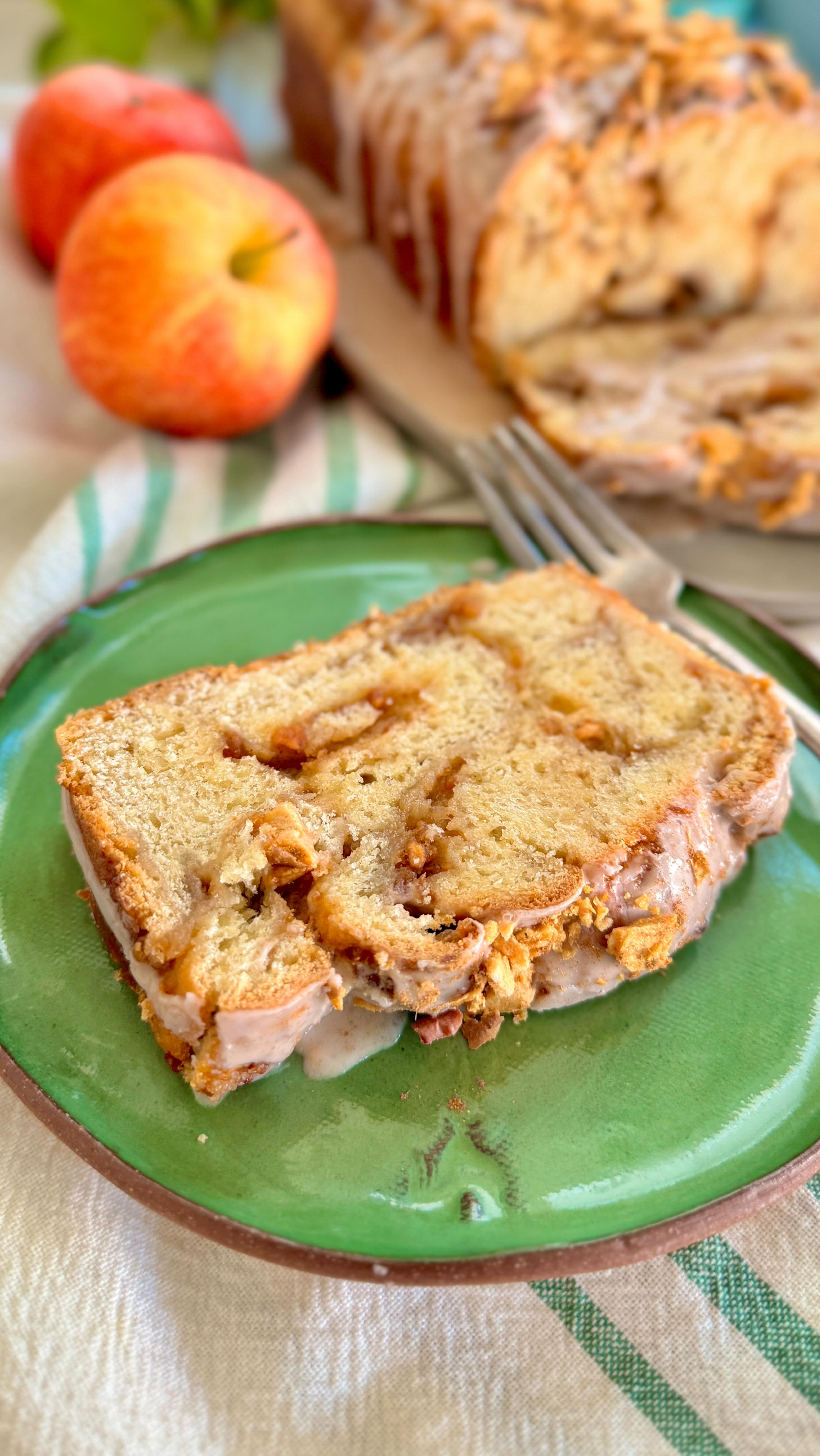 🍎 🍞 APPLE SWIRL LOAF -  similar to the flavors of a cinnamon roll but with an apple-y Fall twist!
.
I use pulverized dried apples in the filling, brilliant idea if I do say so myself! Plus, apple pie spice is infused in the dough, the filling & the glaze! Yum, yum, yummmmmm!
.
Can be made gluten free or dairy free!
.
Comment: APPLE for a direct link with all the details or check out that link in bio!
https://foodsocial.io/recipe/apple-spice-swirl-loaf/

@foodsocial.io @maizlyforall @primalpalate @amsalt.co @lehimills @baresnacks 

#backporchpaleo #FoodSocial #maizly #eatdelicious