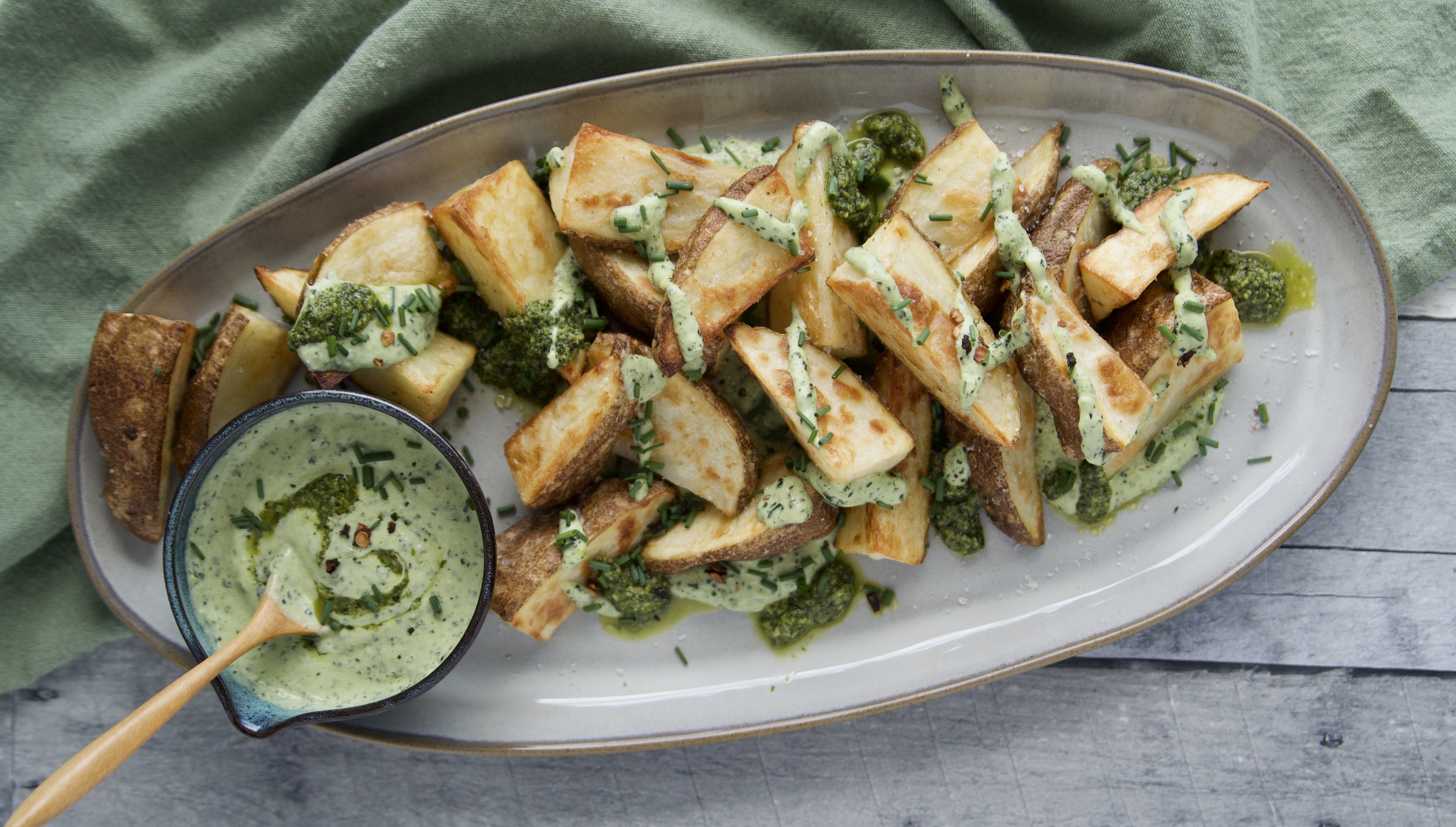 air fryer pesto “cream” potato wedges