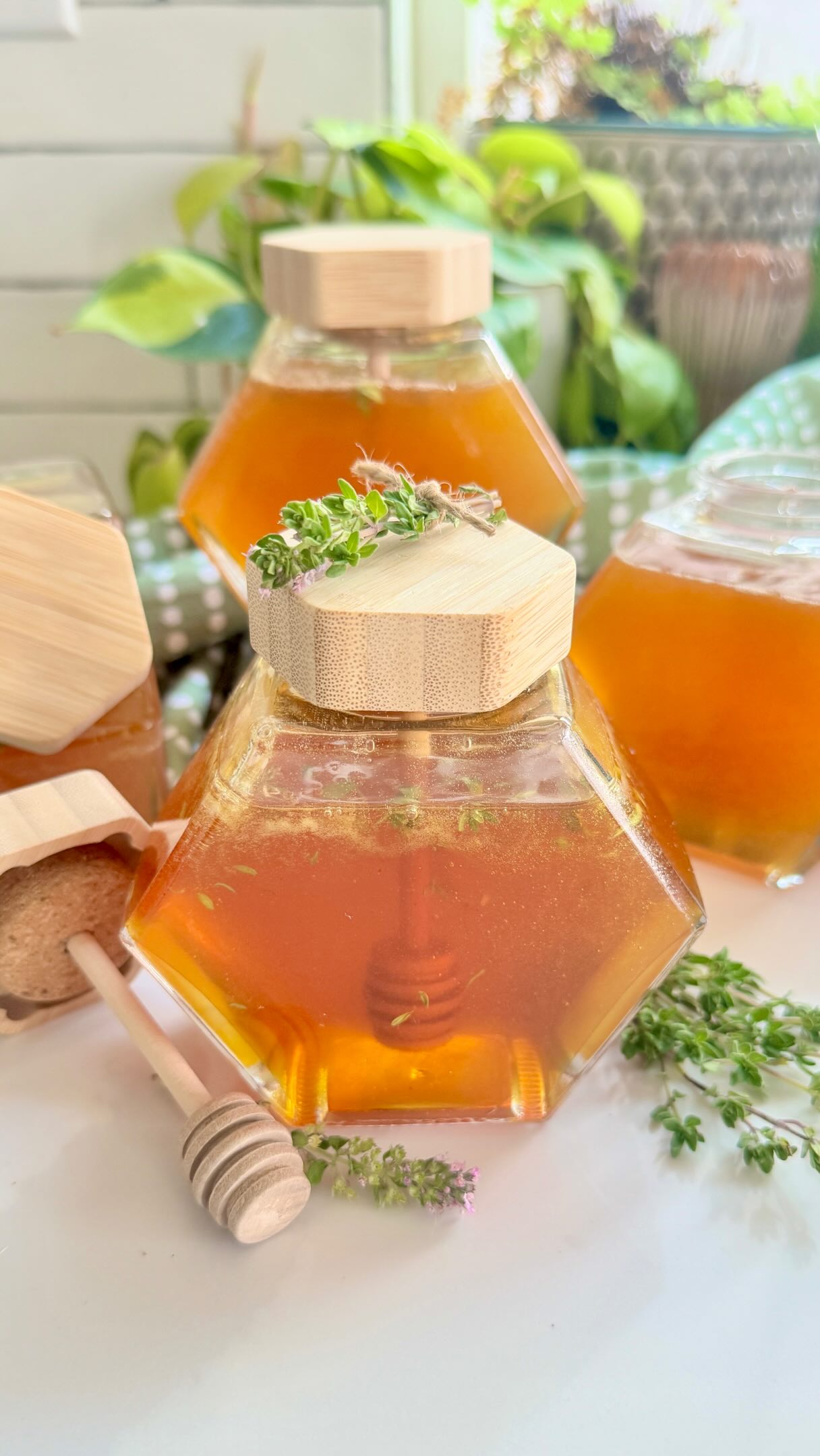 You’ve got THYME for this! Another gorgeous homemade gift for the summer. 🍯✨

• 3 ingredients
• 30 minutes
• 1 jar of golden, fragrant thyme-infused honey that looks like it came from a high-end artisan market.

Here’s how easy it is:…
 🍯Warm raw honey on the lowest heat
🌿Add fresh thyme sprigs + a pinch of flaky sea salt
😋Infuse 20-30 minutes, then cool completely
🫙Strain into jars, drop in fresh thyme leaves

• paleo, gluten-free, grain-free, refined sugar-free

🍯 Scrumptious to drizzle over roast chicken, into warm coffee/tea or serve on your next charcuterie board! Sweet & savory magic in one little jar.

Full recipe plus more serving ideas over on the blog.

Comment RECIPE and I’ll send you a direct link to your DMs.

https://backporchpaleo.com/2026/06/24/thyme-infused-honey/

@maldonsalt @hedleyandbennett @lodgecastiron 

#BackPorchPaleo #thymehoney #herbgardenrecipes #easyrecipe #homemadegifts