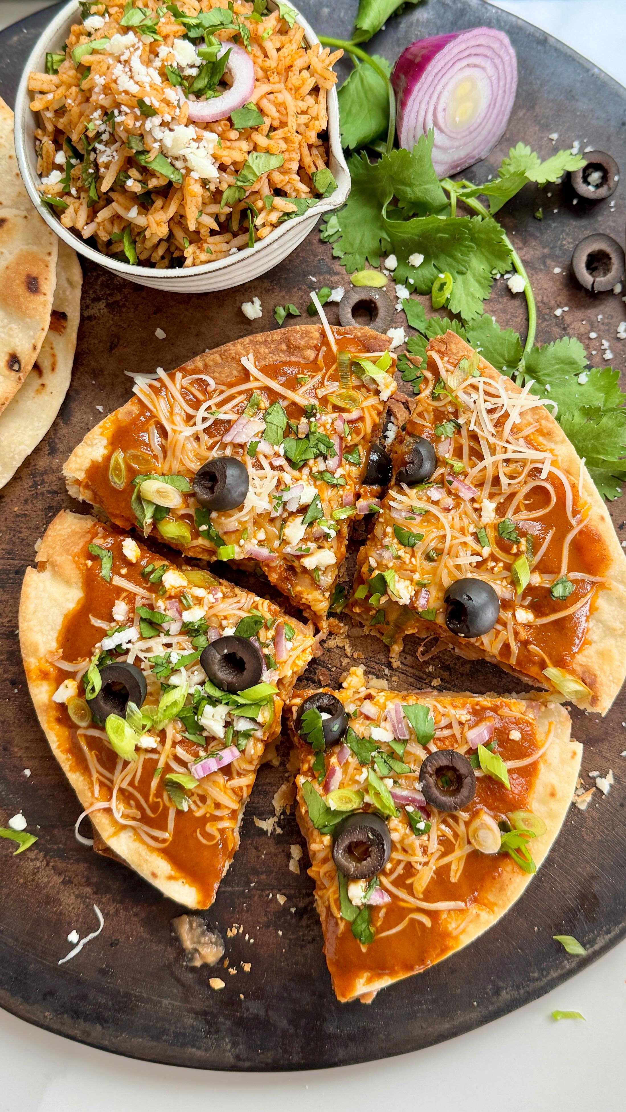 🔔 🍕 MEXICAN PIZZA - ringing that “taco” bell with a copy cat classic from “way back in the day” with BETTER FOR YOU ingredients using my sourdough tortillas!
.
Using two @sietefoods beans & enchilada sauce making this NEXT LEVEL, FAST FOOD! So when I tell you we enjoy this often, boy do we!
.
Comment: RECIPE & I’ll send you a DM with the direct link otherwise, follow the link in bio to find your way to @foodsocial.io for all the details!

https://foodsocial.io/recipe/taco-bell-mexican-pizza-copy-cat-recipe/
@lehimills