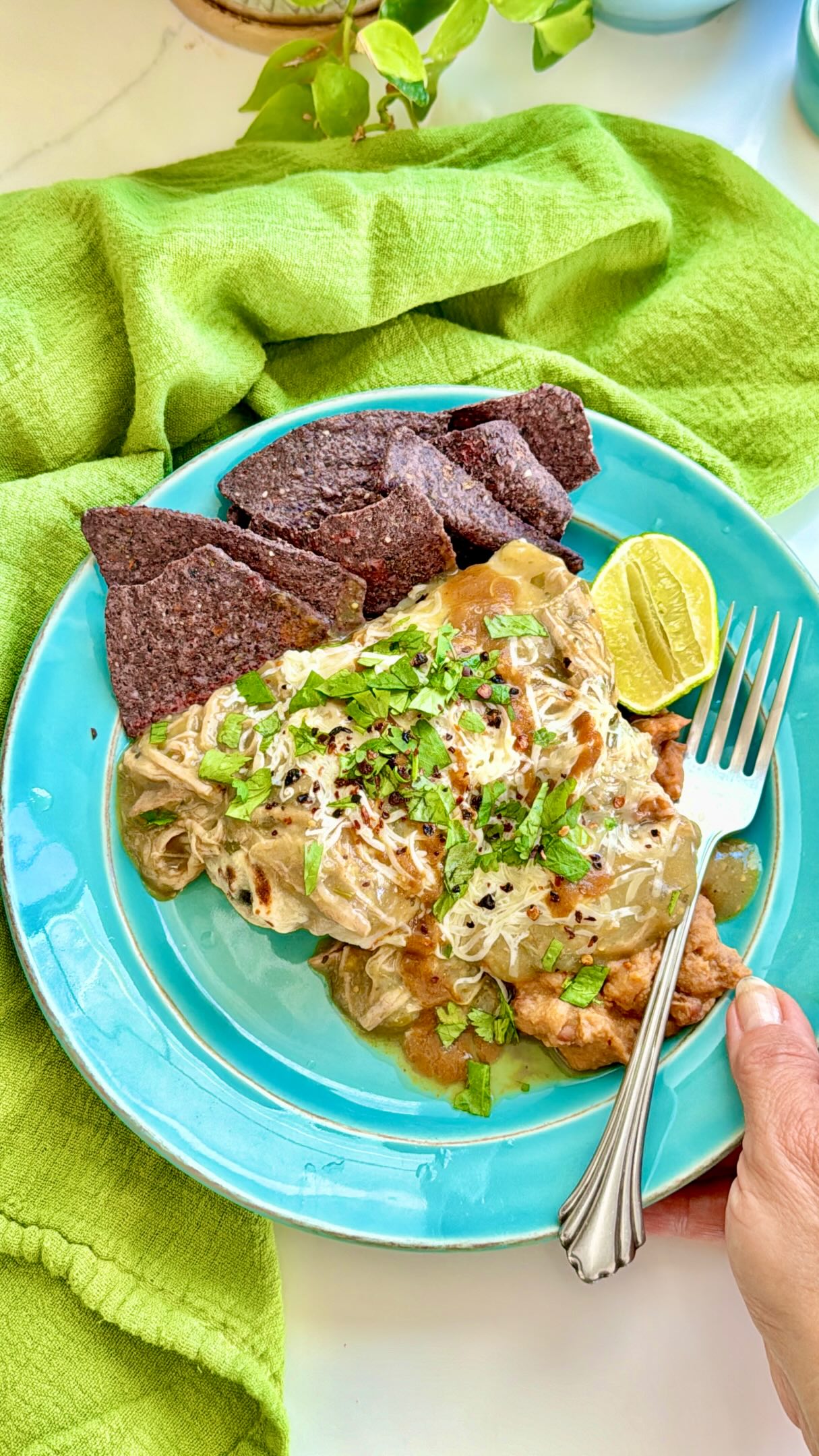 SMOTHERED GREEN CHILI BURRITOS - because Sunday dinners = family time!
.
A generational & beloved family recipe that’s pure comfort food from my childhood.
.
While not traditionally made, it’s the way my mom made chili verde for our family with what was available... I think she did a fantastic job!
.
Comment: RECIPE & I’ll send you a DM with the direct link otherwise, follow the link in bio.
.
https://backporchpaleo.com/2026/10/11/green-chili-burritos-family-style/
@herdezbrand @riolunapeppers 

#comfortfood #chiliverde #greenchili #burrito #comortfood