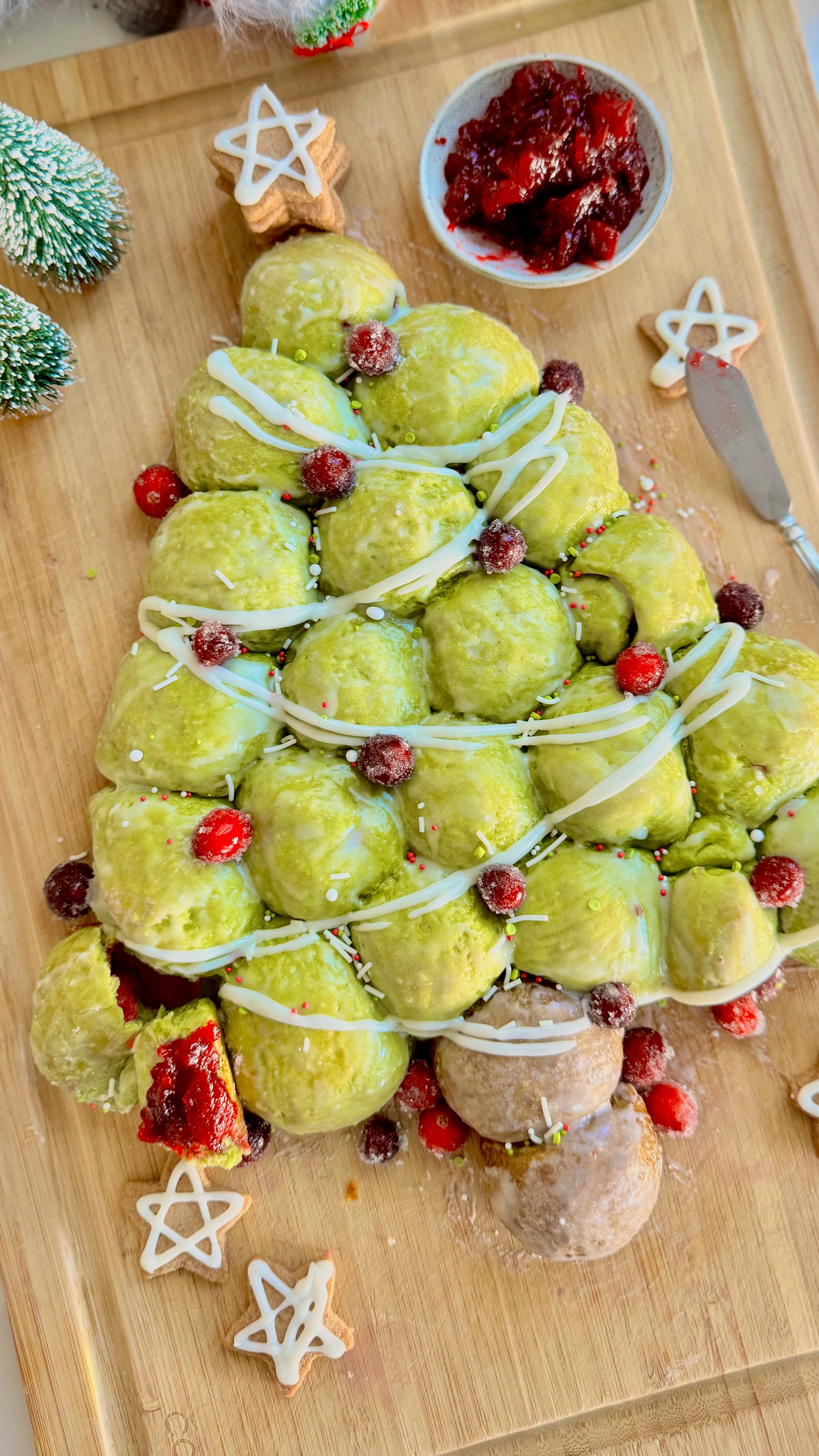 🎄Are you ready for a festive, finger food treat & a real crowd pleaser!
.
I used my g/f CRUFFIN dough & then had a blast trimming the tree! 
.
BELOW I’ve outlined a few steps beyond my recipe around how to get that gorgeous GREEN & BROWN color & what gets tucked inside each dough ball.
.
🎄 line a baking sheet with parchment
🎄 add 3-4 tbsp @suncorefoods matcha &/or green pandan powder to the dough as it’s being mixed in step #3 of my recipe
🎄 follow steps in the recipe through step #4
🎄 for the chocolate, reserve a little of the green dough, then knead in a couple tsp of cocoa powder
🎄 roll out the green dough on a floured surface into a large circle/rectangle, then cut into 2.5-3” squares, it doesn’t have to be perfect!
🎄 I filled mine with 1 FROSTED CRANBERRY & 1 FROZEN RASPBERRY
🎄 pinch each dough ball tightly around the fruit & lay each dough ball down on the parchment paper, starting at the TOP then working your way down to create the tree
🎄 add the tree trunk using the chocolate dough
🎄 cover & let rise for 15-20 mins while you preheat your oven
🎄 while dough balls rise, mix up your favorite glaze, thinning about a quarter cup of it so you can brush that on top when it comes out of the oven, creating a nice glaze on each section, keeping the rest of the glze thick enough to pipe onto the tree
🎄 remove plastic, egg wash if desired then bake for 25-30 mins or until starting to turn golden, remove from the oven
🎄 while tree is still warm, brush each section with thinned out glaze, adding sprinkles if desired
🎄 decorate with remaining glaze, additional frosted cranberries as bulbs & serve with cranberry sauce for an added burst of flavor if desired.
.
Comment: RECIPE & I’ll drop the CRUFFIN recipe your way, as well as the links to my cranberry sauce if you’d like! lmk!!
.
https://foodsocial.io/recipe/gluten-free-cruffins/