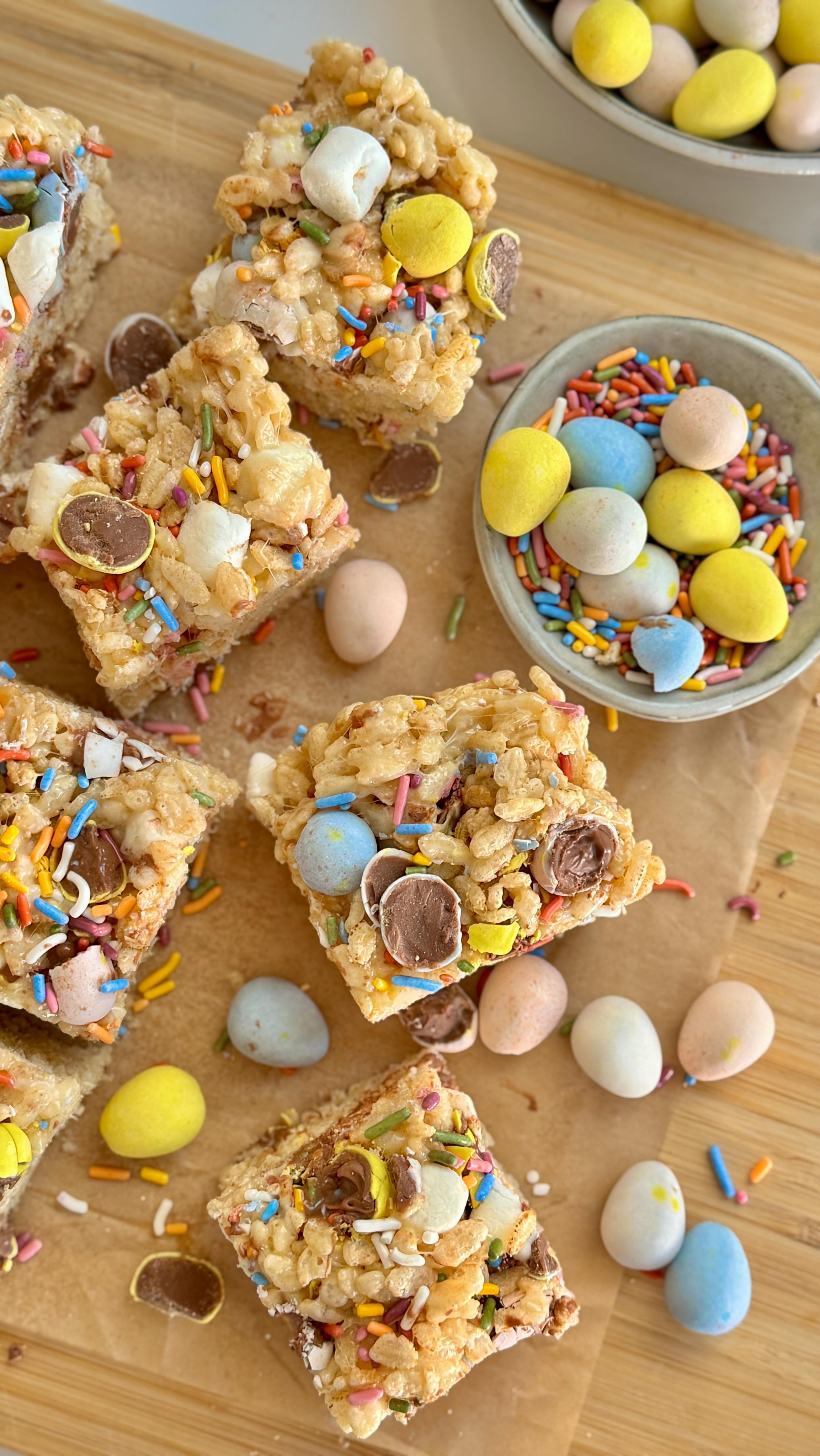 Easter Rice Krispies Treats with yes...those mini chocolate eggs!
.
My mom always had Rice Krispie treats on hand. Always. She never got to try Cadbury Mini Eggs, but I have no doubt she would have LOVED these. Chewy, chocolatey, and ready in about 30 minutes—sprinkles are optional, but my grandkids would argue otherwise
.
Comment “RECIPE” and I’ll DM you the link!

https://backporchpaleo.com/2026/03/31/easter-rice-krispie-treats/
@cadburyusa @therealcerealcompany @watkins.1868 

#cadbury #easter #ricekrispytreats #easyrecipe