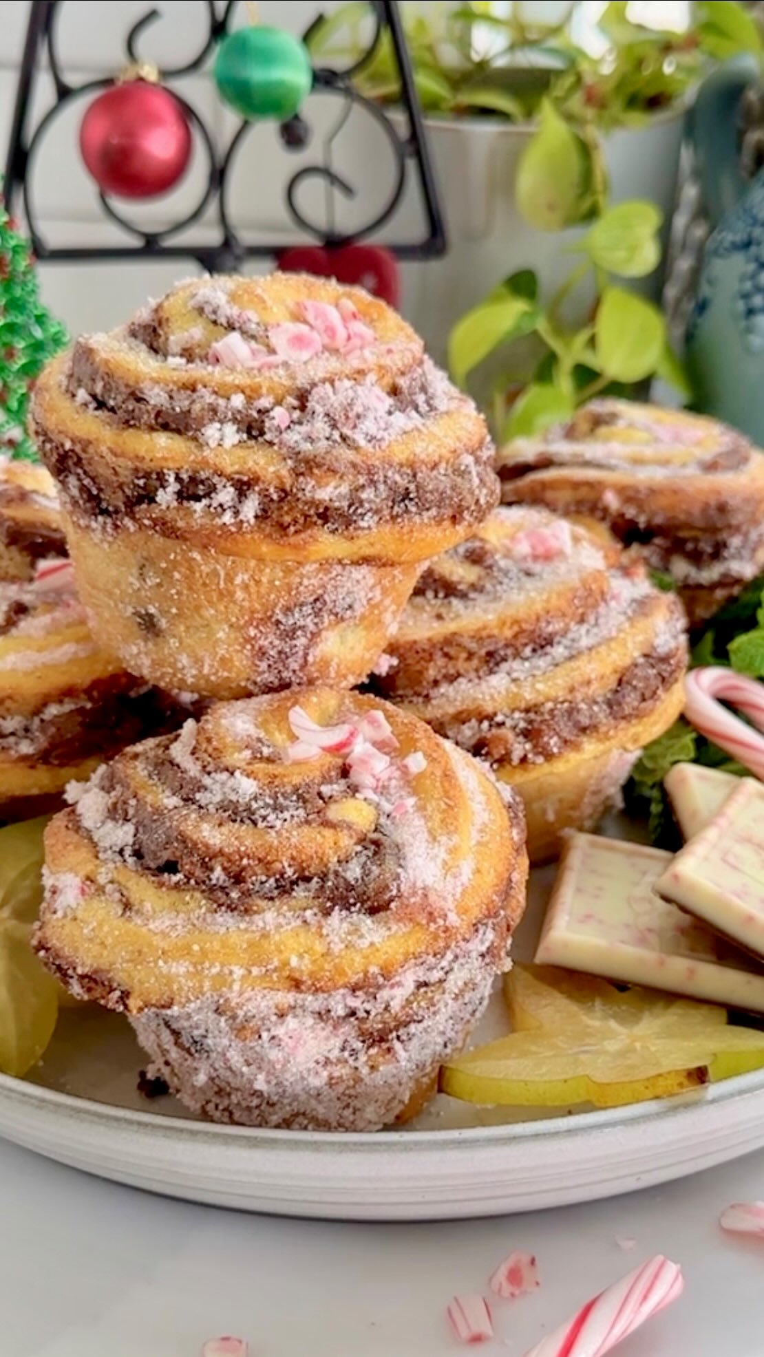 g/f CANDY CANE CRUFFINS chocolate & peppermint, one of the yummiest flavor combos & it sings of the holidays!
.
Crushed candy canes give these such a great texture nestled inside with the chocolate...have mercy!
.
These are so fun to make together, so gather some friends or family & make it a party to create some memories!
.
Comment: RECIPE if you’d like a direct link sent your way via a DM!
.
Found exclusively over at @foodsocial.io 
.
https://foodsocial.io/recipe/candy-cane-cruffins-gluten-free/
@organicvalley